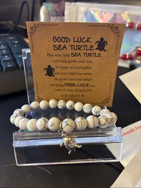 Howlite-Style Beaded Bracelet with Turtle Charm
